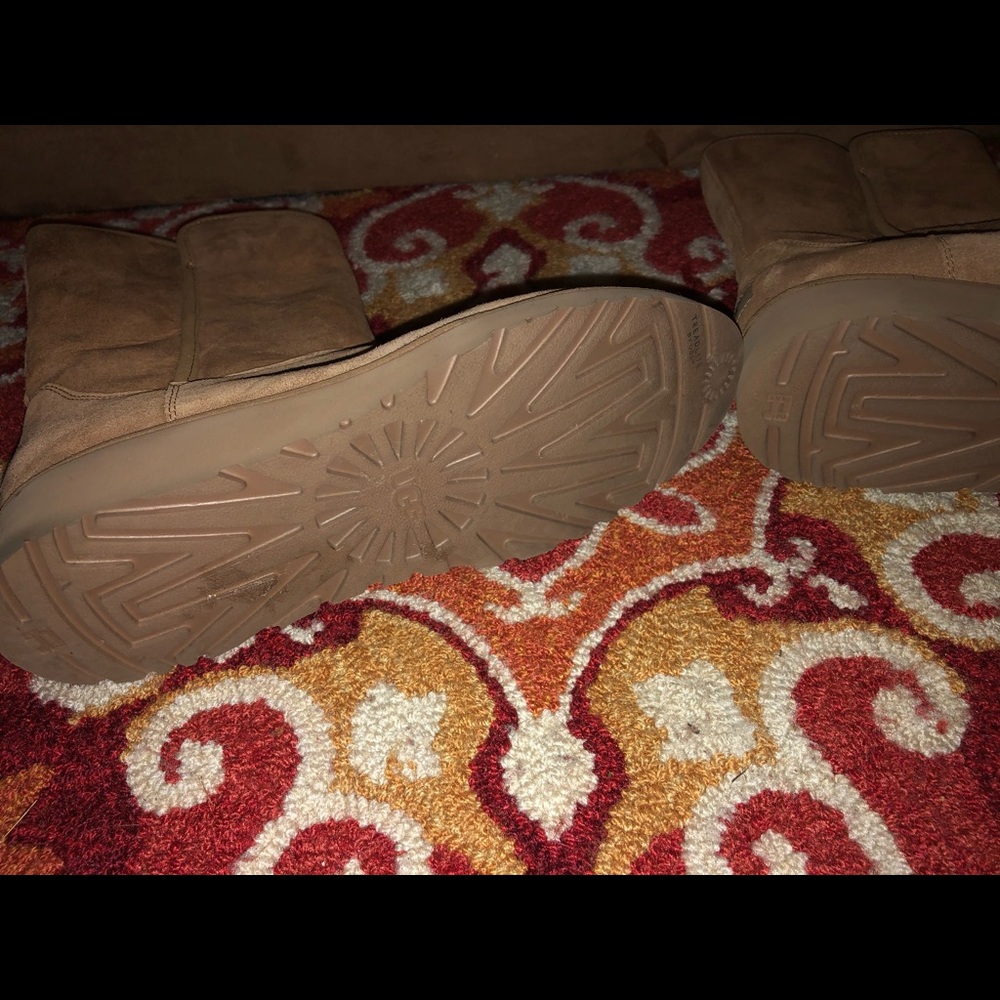 Ugg - Picture 3 of 7
